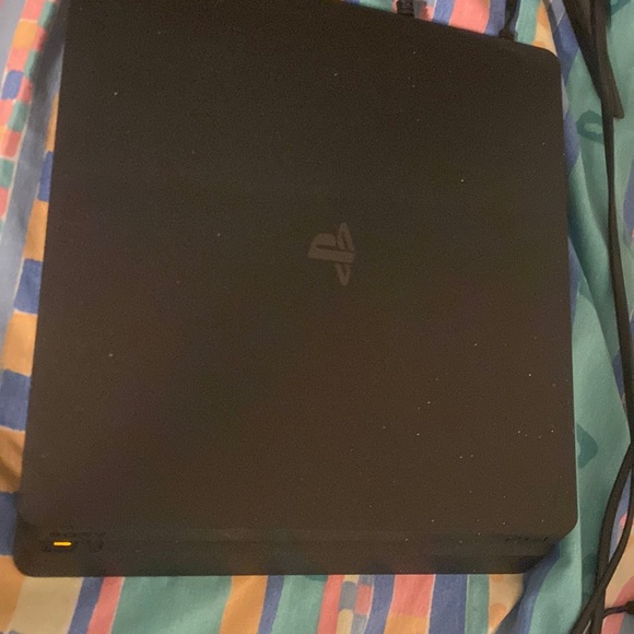 PS4 - Picture 1 of 2